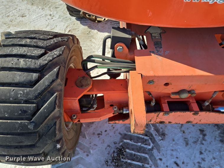 image for item EQ6587 2003 JLG 450A boom lift
