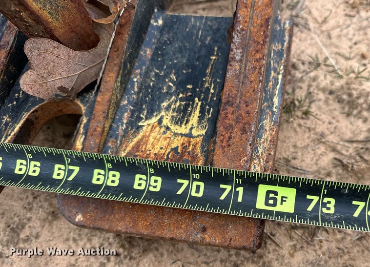 image for item ER4936 John Deere GR72B skid steer rock grapple bucket