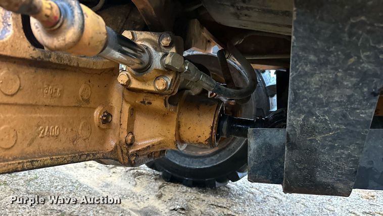 image for item ER4988 2006 Case 570MXT  landscape tractor