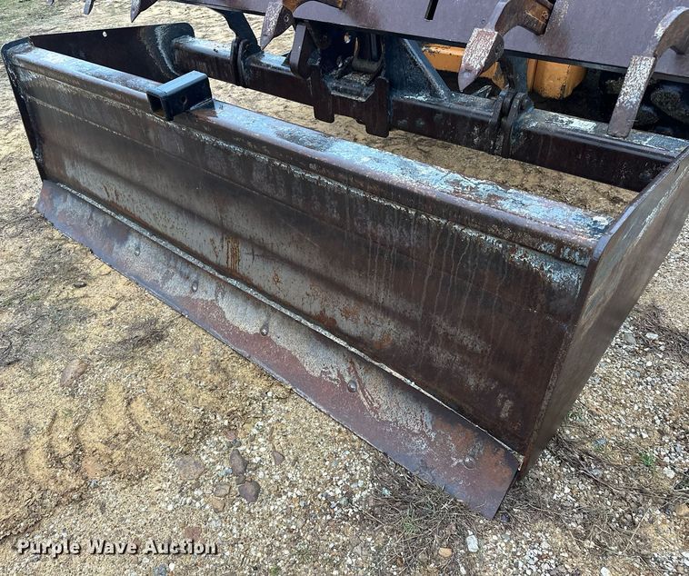 image for item ER4988 2006 Case 570MXT  landscape tractor