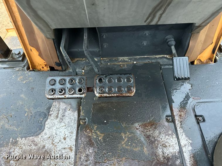 image for item ER4988 2006 Case 570MXT  landscape tractor