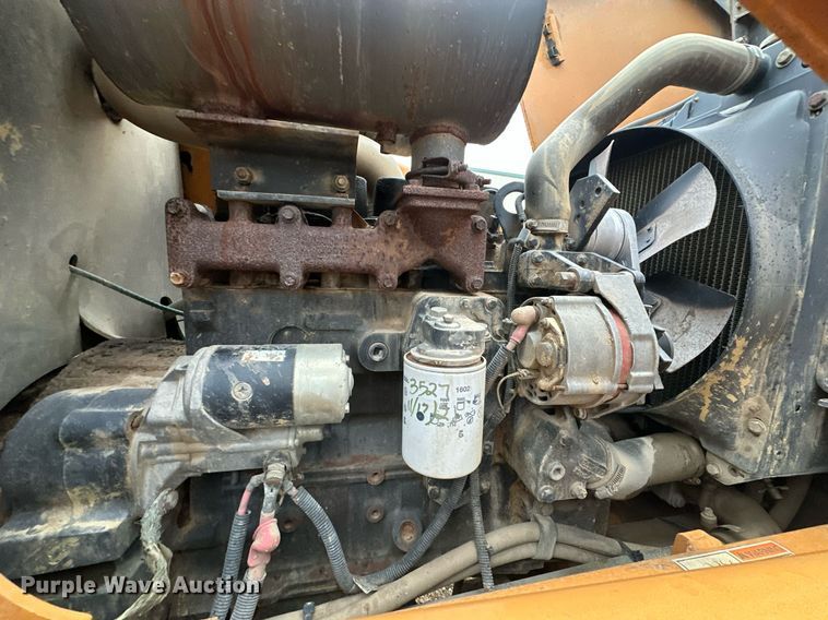 image for item ER4988 2006 Case 570MXT  landscape tractor