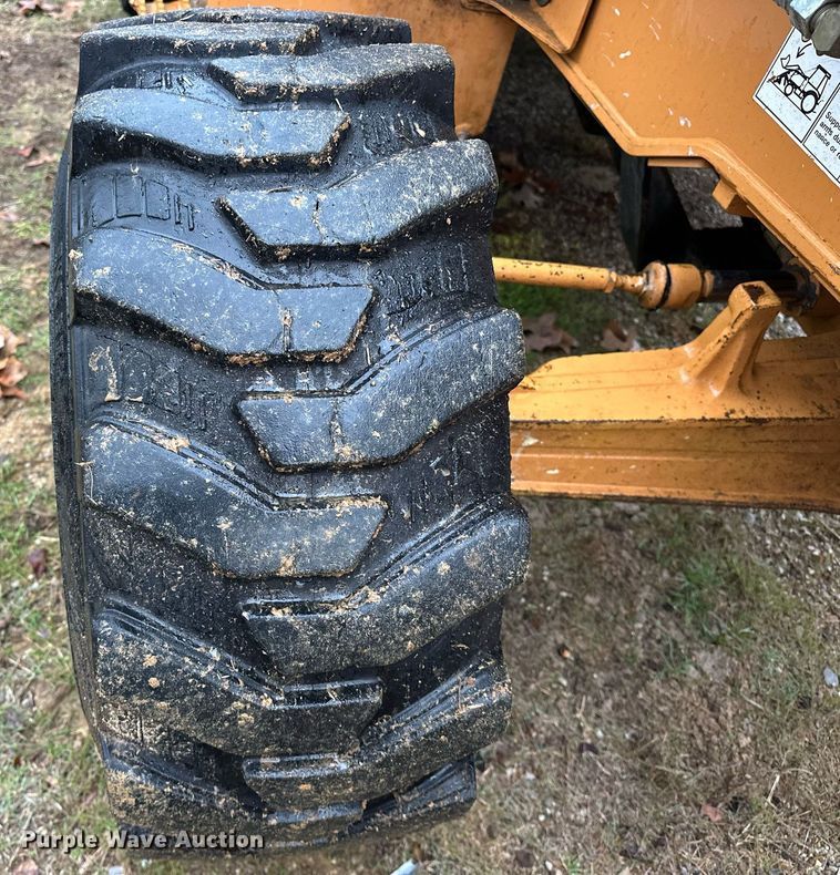 image for item ER4988 2006 Case 570MXT  landscape tractor