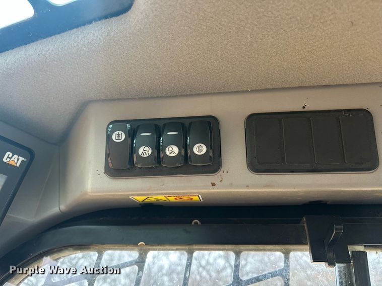 image for item ER4990 2017 Caterpillar 259D tracked skid steer loader