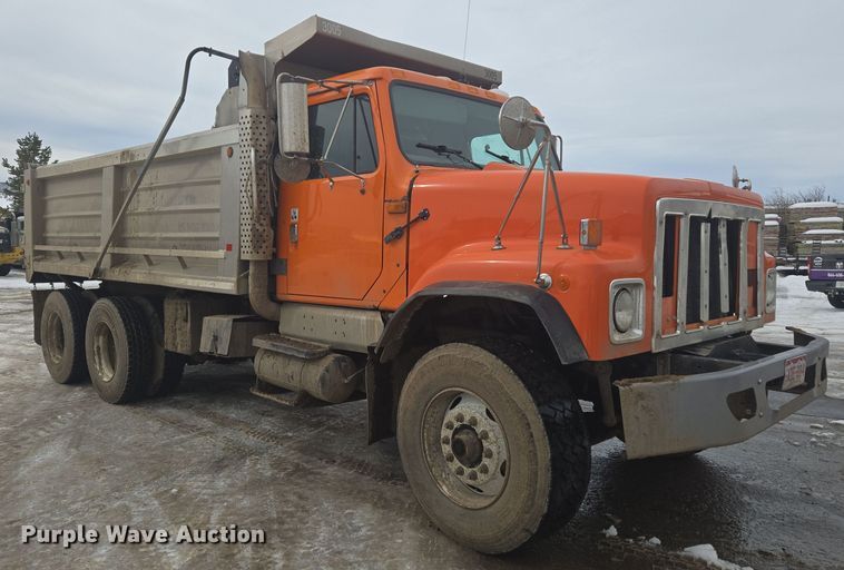 image for item ER5130 2002 International 2574 dump truck