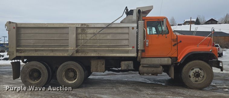 image for item ER5130 2002 International 2574 dump truck