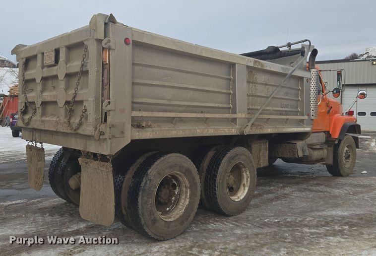 image for item ER5130 2002 International 2574 dump truck