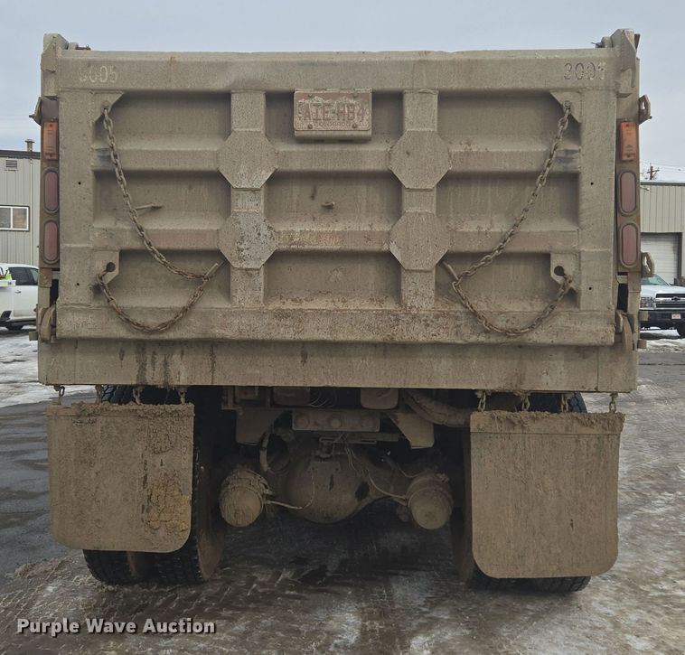 image for item ER5130 2002 International 2574 dump truck