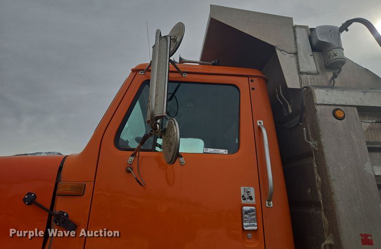 image for item ER5130 2002 International 2574 dump truck