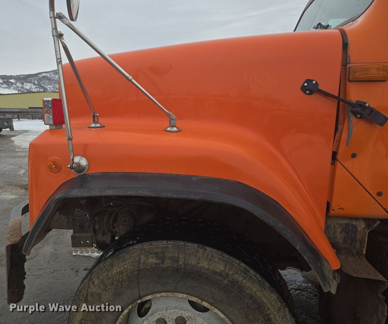 image for item ER5130 2002 International 2574 dump truck