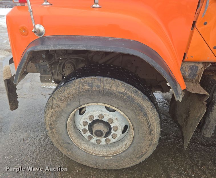 image for item ER5130 2002 International 2574 dump truck