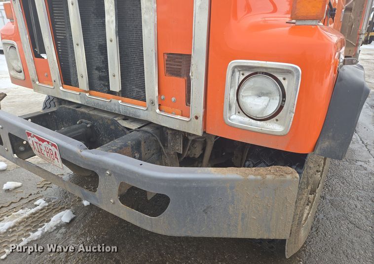 image for item ER5130 2002 International 2574 dump truck