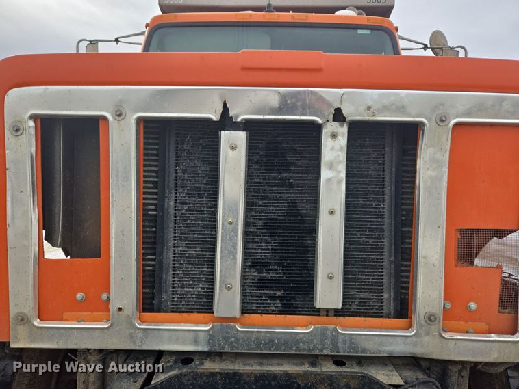 image for item ER5130 2002 International 2574 dump truck