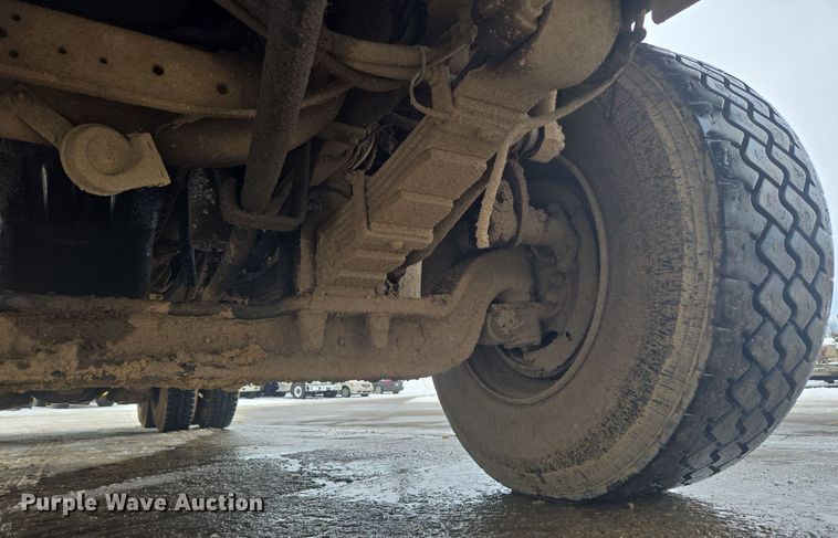 image for item ER5130 2002 International 2574 dump truck