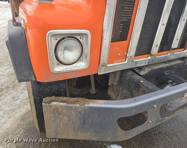 image for item ER5130 2002 International 2574 dump truck