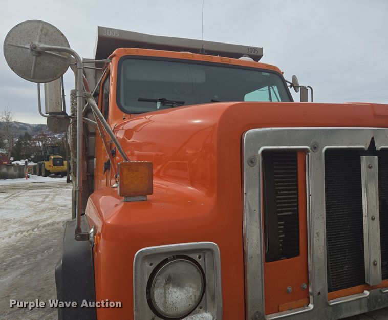 image for item ER5130 2002 International 2574 dump truck