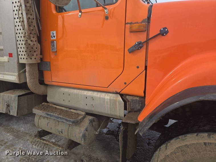 image for item ER5130 2002 International 2574 dump truck