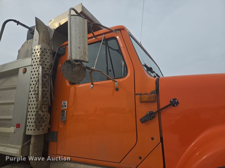 image for item ER5130 2002 International 2574 dump truck