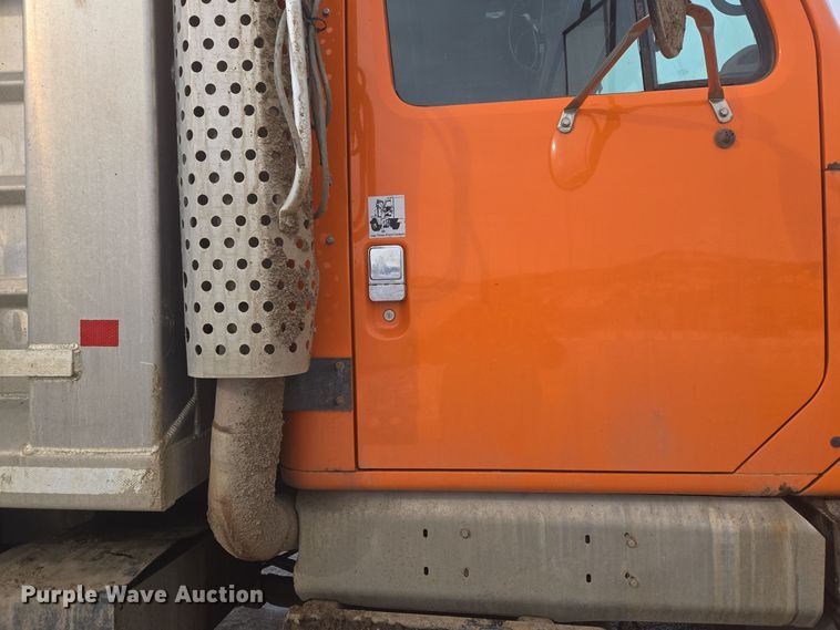 image for item ER5130 2002 International 2574 dump truck