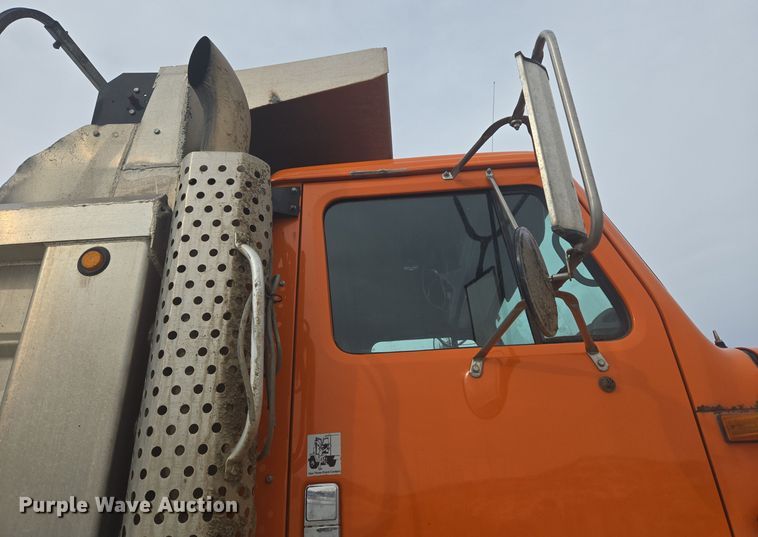image for item ER5130 2002 International 2574 dump truck