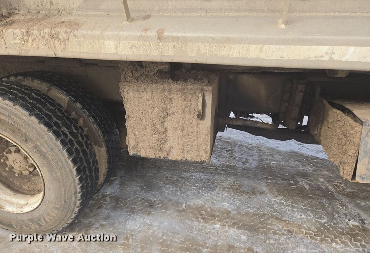 image for item ER5130 2002 International 2574 dump truck