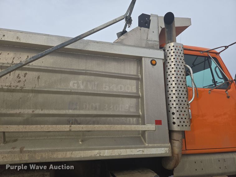 image for item ER5130 2002 International 2574 dump truck