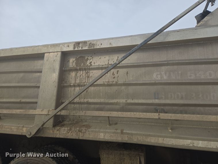 image for item ER5130 2002 International 2574 dump truck