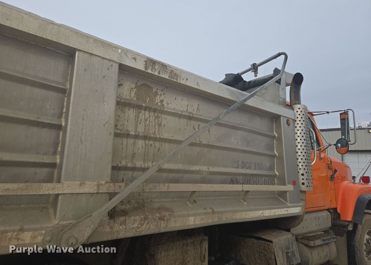image for item ER5130 2002 International 2574 dump truck