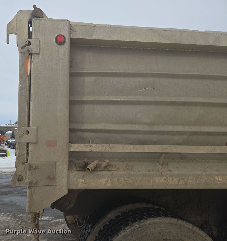 image for item ER5130 2002 International 2574 dump truck