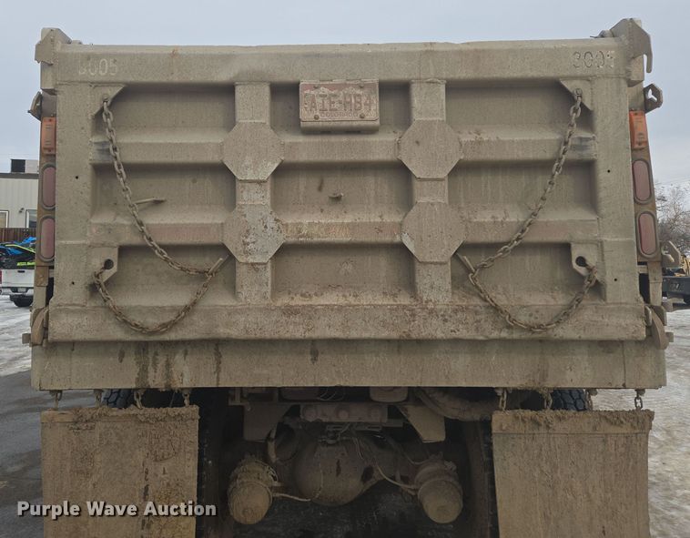 image for item ER5130 2002 International 2574 dump truck