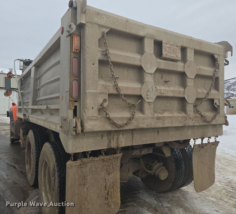 image for item ER5130 2002 International 2574 dump truck