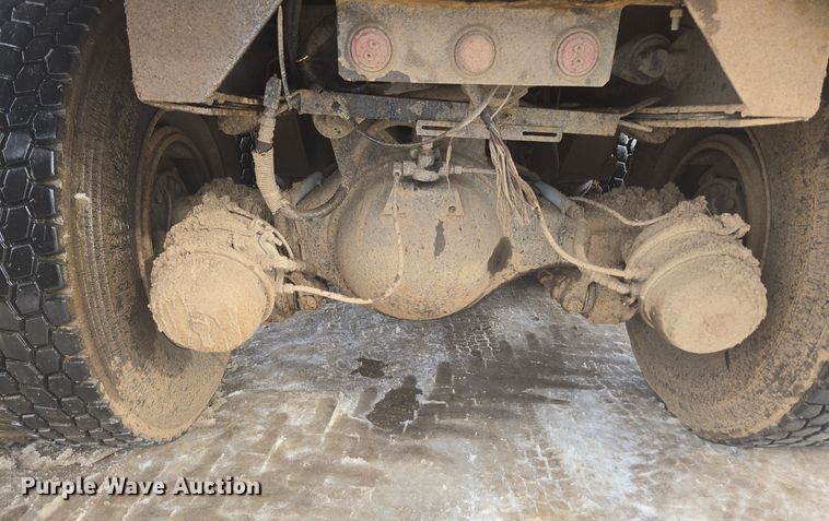 image for item ER5130 2002 International 2574 dump truck
