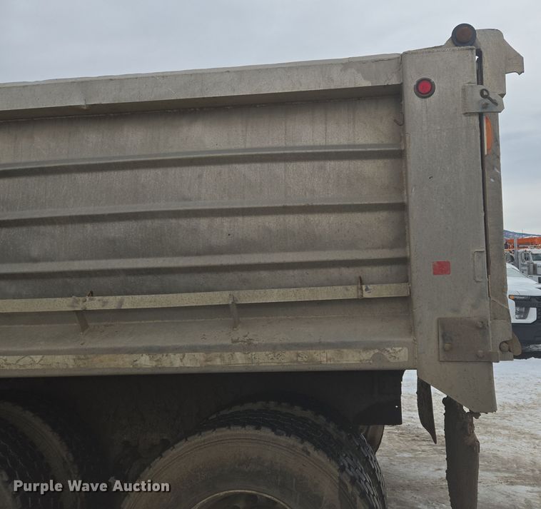 image for item ER5130 2002 International 2574 dump truck