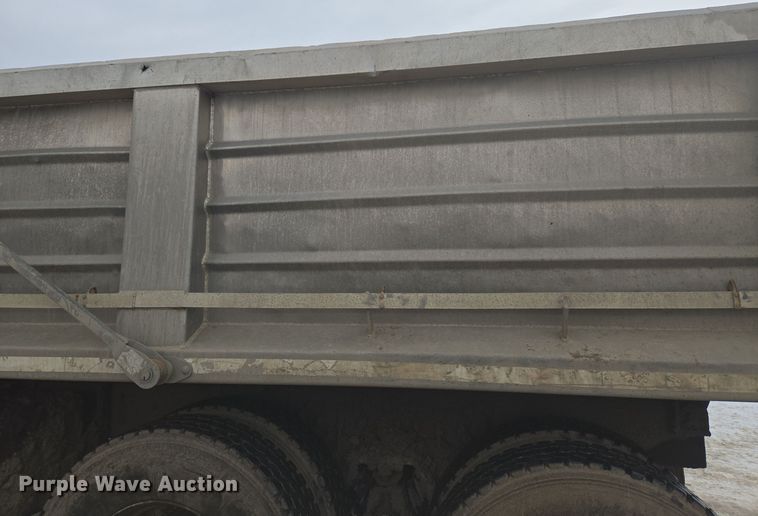 image for item ER5130 2002 International 2574 dump truck
