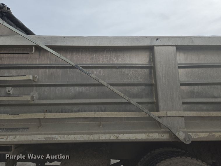 image for item ER5130 2002 International 2574 dump truck