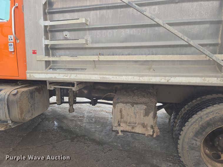 image for item ER5130 2002 International 2574 dump truck