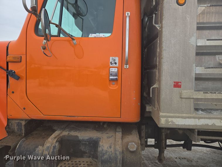 image for item ER5130 2002 International 2574 dump truck
