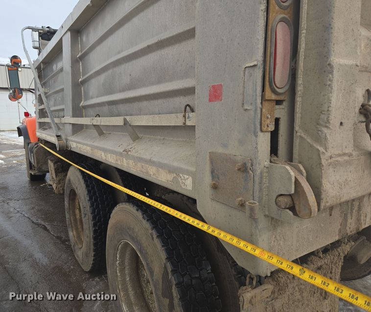 image for item ER5130 2002 International 2574 dump truck