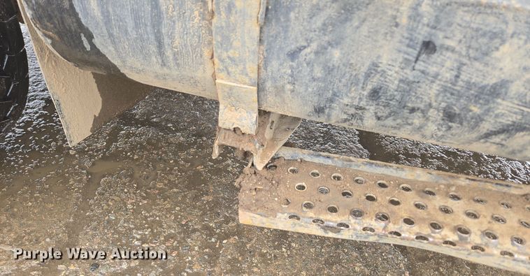 image for item ER5130 2002 International 2574 dump truck