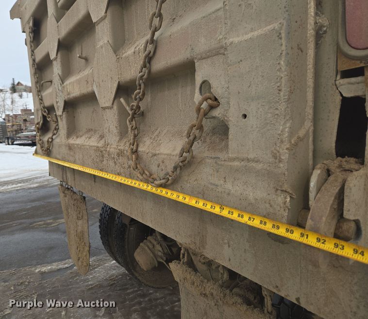 image for item ER5130 2002 International 2574 dump truck