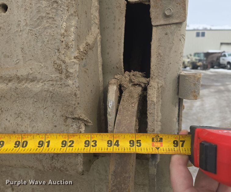 image for item ER5130 2002 International 2574 dump truck