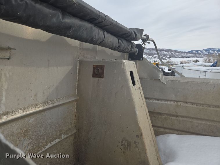 image for item ER5130 2002 International 2574 dump truck