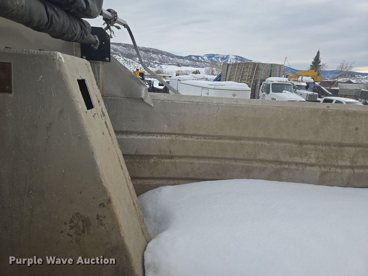 image for item ER5130 2002 International 2574 dump truck