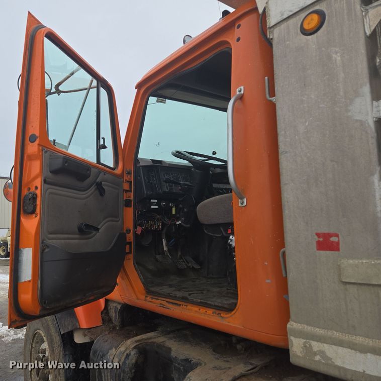 image for item ER5130 2002 International 2574 dump truck