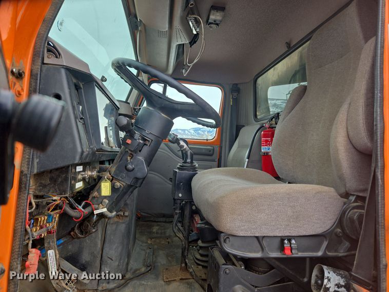 image for item ER5130 2002 International 2574 dump truck