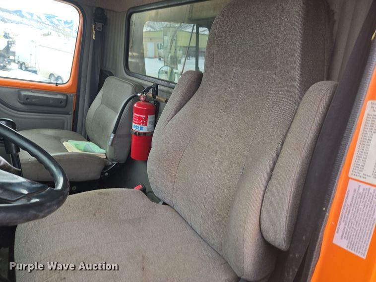 image for item ER5130 2002 International 2574 dump truck