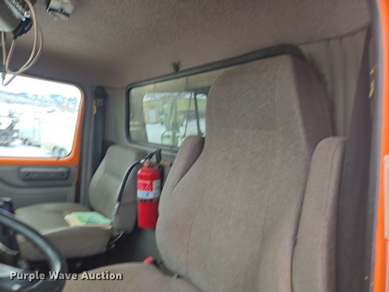 image for item ER5130 2002 International 2574 dump truck