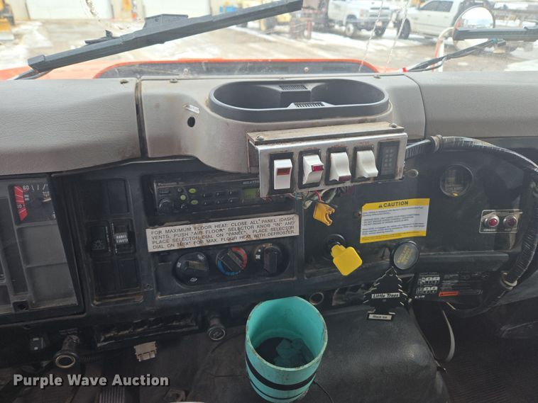 image for item ER5130 2002 International 2574 dump truck