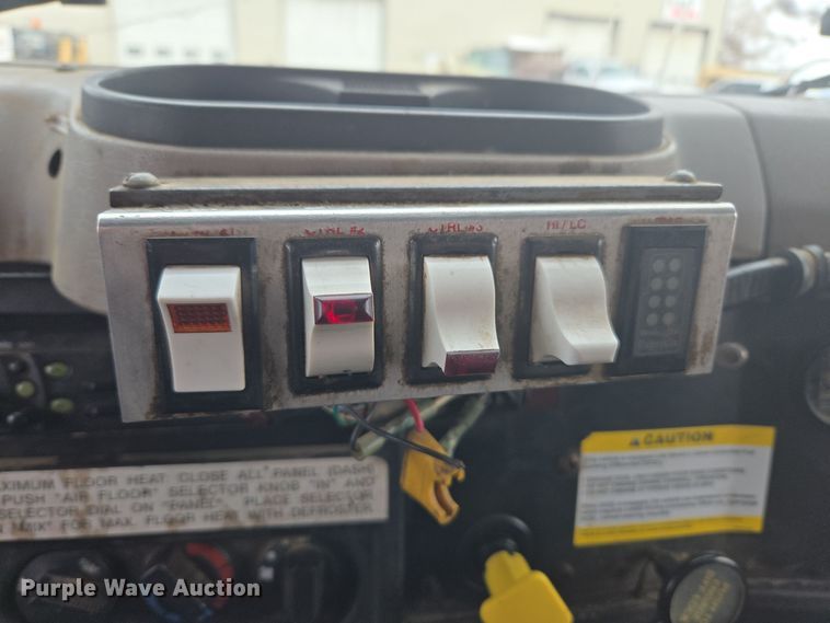 image for item ER5130 2002 International 2574 dump truck