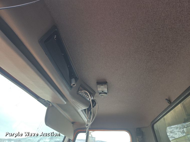 image for item ER5130 2002 International 2574 dump truck